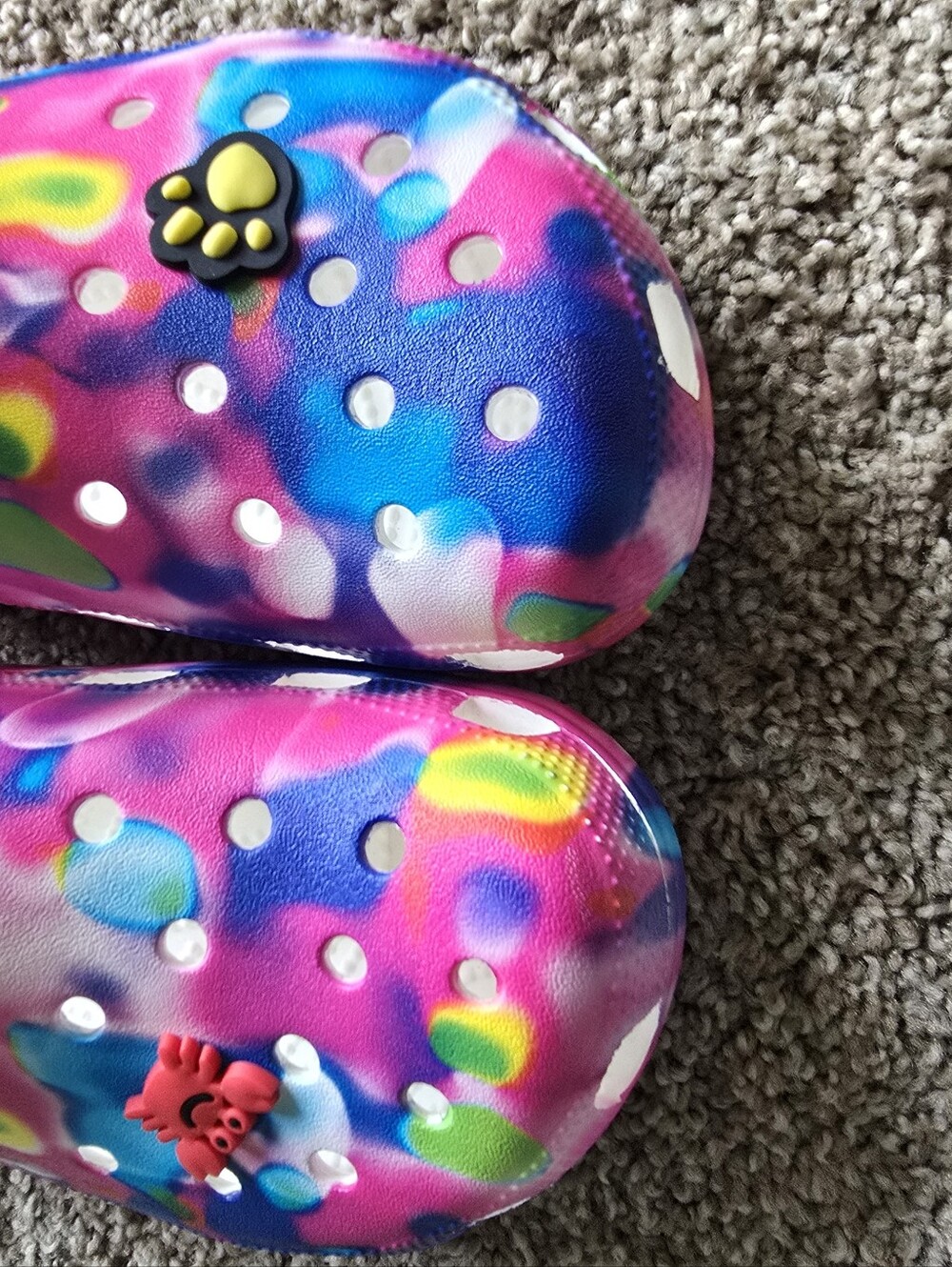 CROCS Tie-Dye Clog in Pink, Blue & Green - Picture 4 of 6